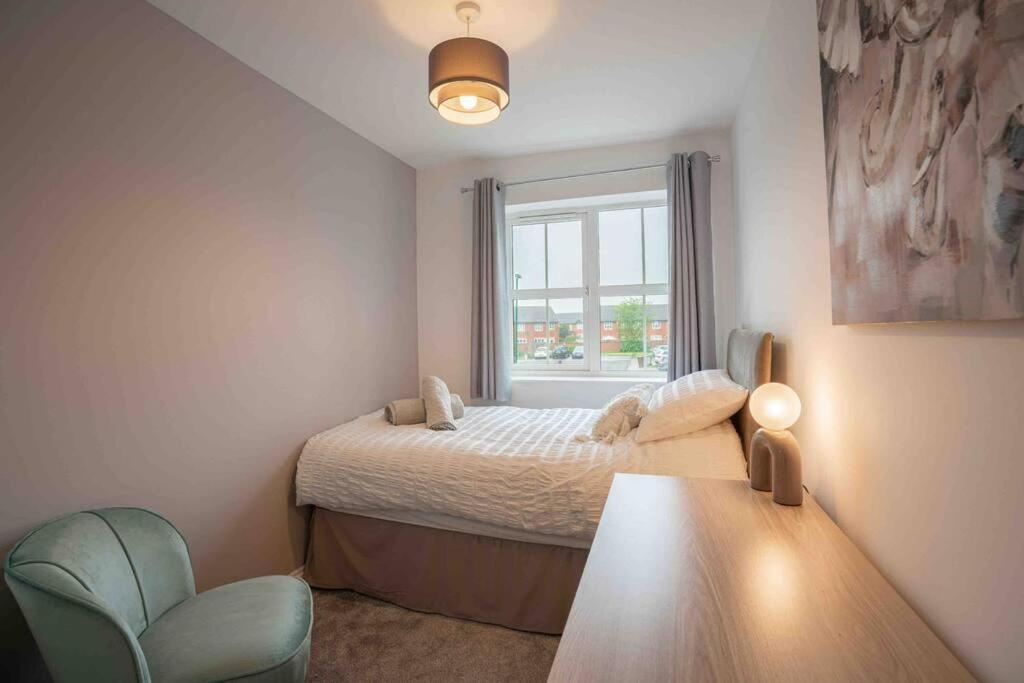 Marston Green Stunning Abode 5 Min From Nec & Bhx, Pets Allowed מראה חיצוני תמונה