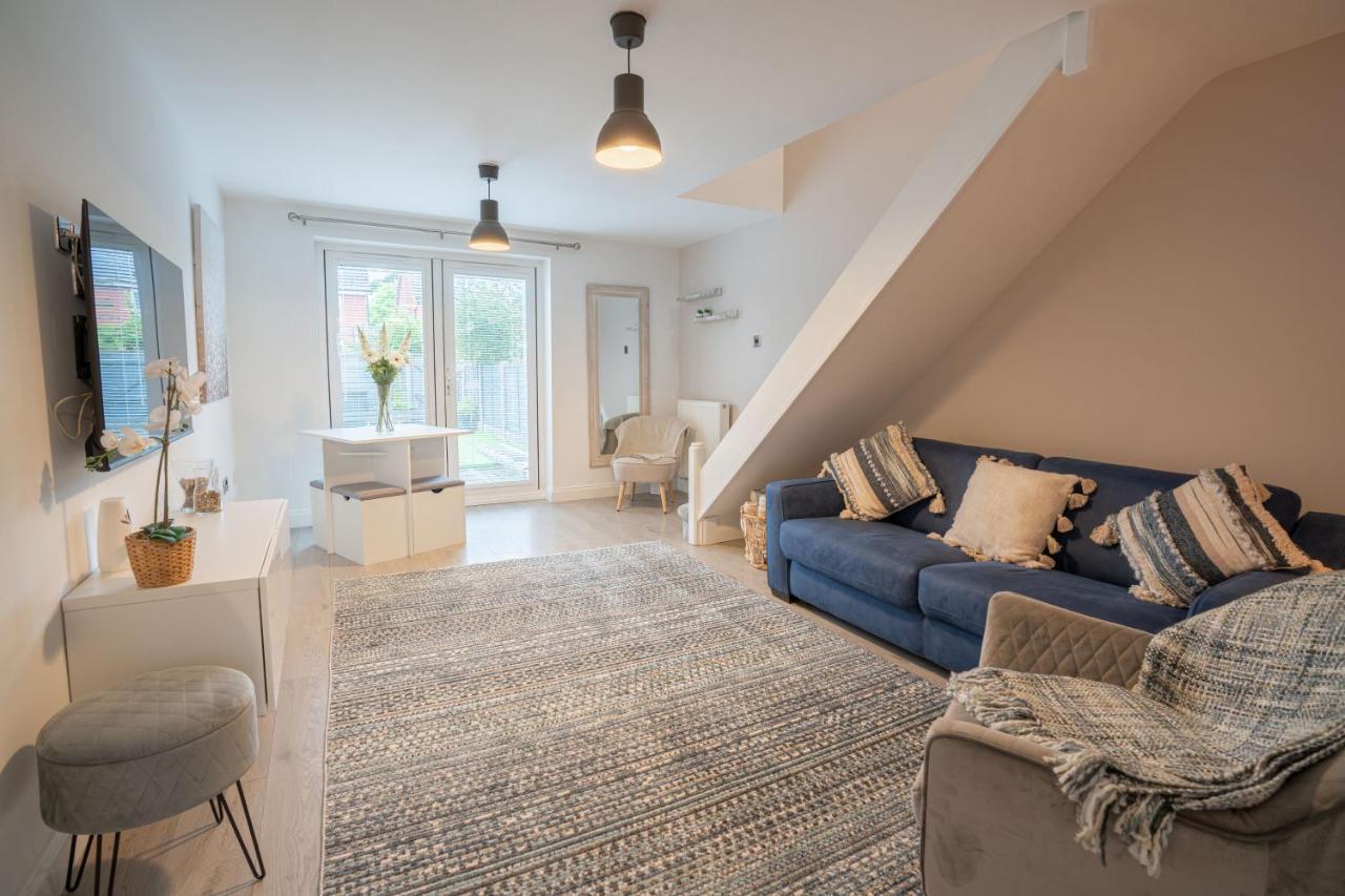 Marston Green Stunning Abode 5 Min From Nec & Bhx, Pets Allowed מראה חיצוני תמונה